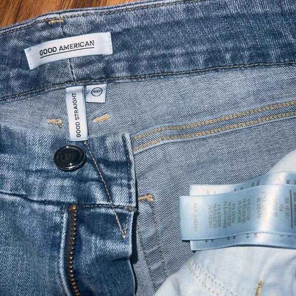 GOOD AMERICAN GOOD STRAIGHT LIGHT WASH DISTRESSED JEANS SIZE 4 25.75” INSEAM - Picture 2 of 8